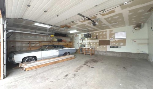 3229 19 Avenue Se, Calgary, AB - Indoor Photo Showing Garage