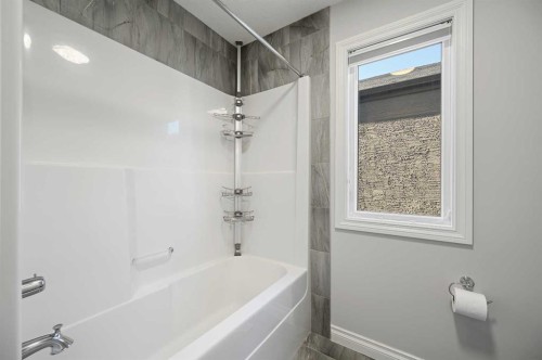 193 Evansridge View Nw, Calgary, AB - Indoor Photo Showing Bathroom