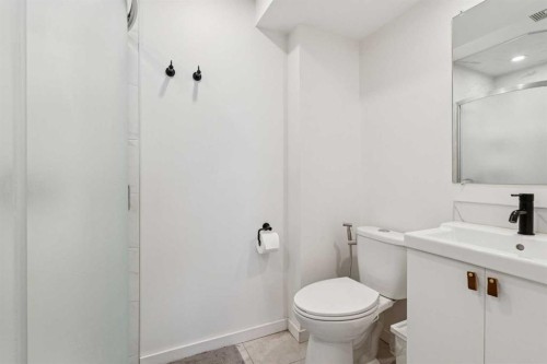 65 Tararidge Close Ne, Calgary, AB - Indoor Photo Showing Bathroom