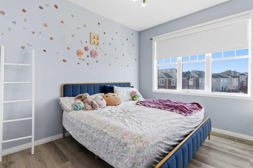 237 Windrow Crescent Sw, Airdrie, AB - Indoor Photo Showing Bedroom