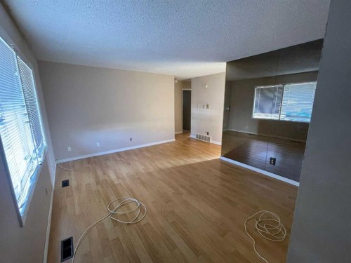 471 78 Avenue Ne, Calgary, AB - Indoor Photo Showing Other Room