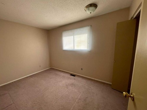 471 78 Avenue Ne, Calgary, AB - Indoor Photo Showing Other Room