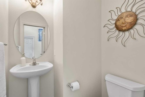 90 Discovery Ridge Gardens Sw, Calgary, AB - Indoor Photo Showing Bathroom