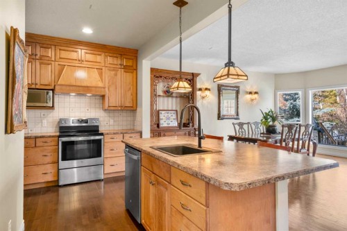 90 Discovery Ridge Gardens Sw, Calgary, AB - Indoor Photo Showing Kitchen