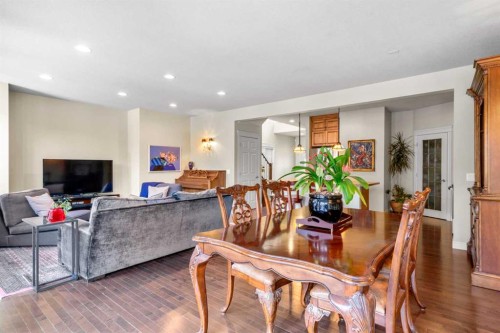90 Discovery Ridge Gardens Sw, Calgary, AB - Indoor Photo Showing Living Room