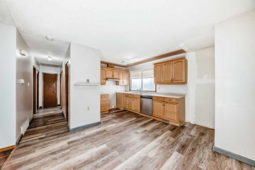 4703 35 Avenue Sw, Calgary, AB - Indoor Photo Showing Kitchen