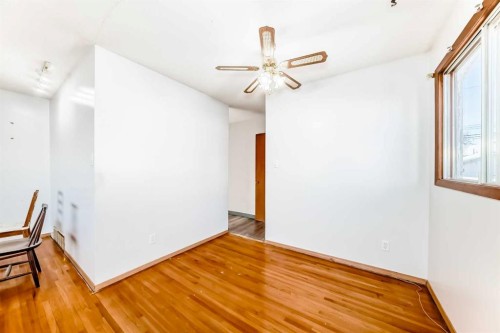 4703 35 Avenue Sw, Calgary, AB - Indoor Photo Showing Other Room