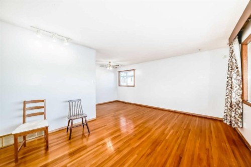 4703 35 Avenue Sw, Calgary, AB - Indoor Photo Showing Other Room