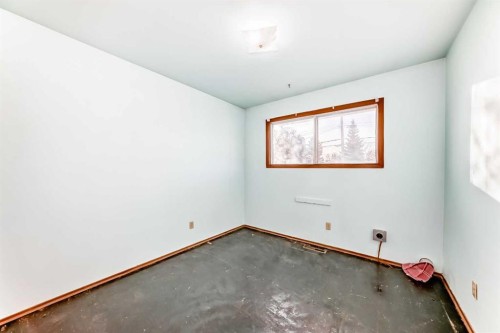 4703 35 Avenue Sw, Calgary, AB - Indoor Photo Showing Other Room