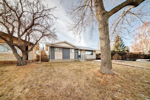 4703 35 Avenue Sw, Calgary, AB - Outdoor