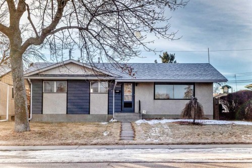 4703 35 Avenue Sw, Calgary, AB - Outdoor