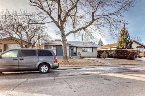 4703 35 Avenue Sw, Calgary, AB - Outdoor