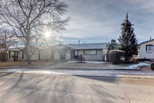 4703 35 Avenue Sw, Calgary, AB - Outdoor