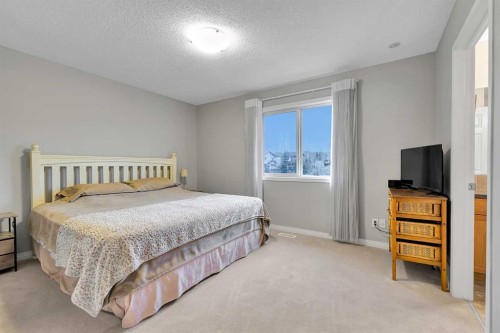 65 Sunset Heights, Cochrane, AB - Indoor Photo Showing Bedroom