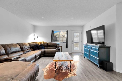 65 Sunset Heights, Cochrane, AB - Indoor Photo Showing Living Room