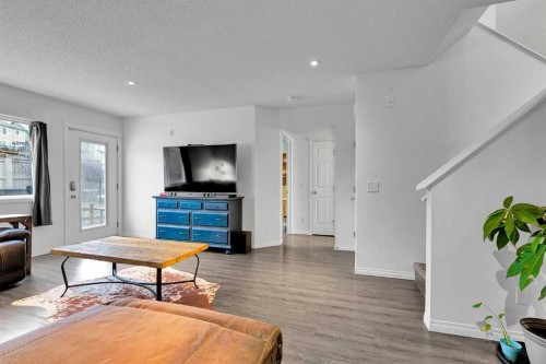 65 Sunset Heights, Cochrane, AB - Indoor Photo Showing Living Room