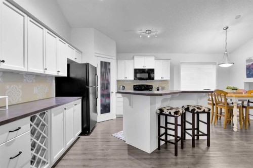 65 Sunset Heights, Cochrane, AB - Indoor Photo Showing Kitchen