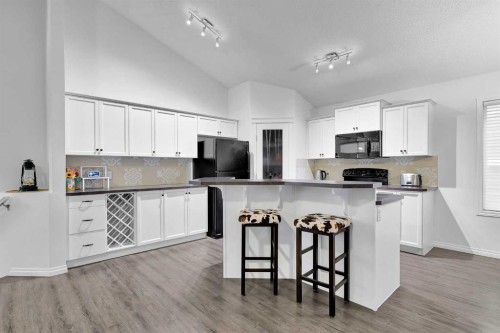 65 Sunset Heights, Cochrane, AB - Indoor Photo Showing Kitchen