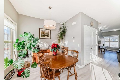 102-32 Horseshoe Crescent, Cochrane, AB - Indoor Photo Showing Dining Room