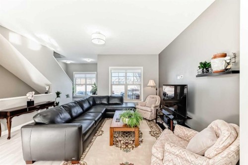 102-32 Horseshoe Crescent, Cochrane, AB - Indoor Photo Showing Living Room