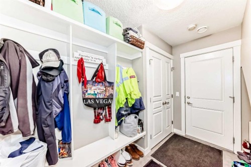 102-32 Horseshoe Crescent, Cochrane, AB - Indoor