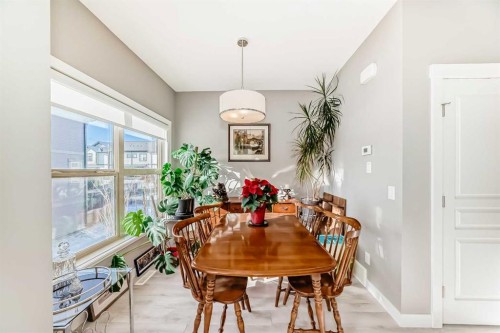 102-32 Horseshoe Crescent, Cochrane, AB - Indoor Photo Showing Dining Room
