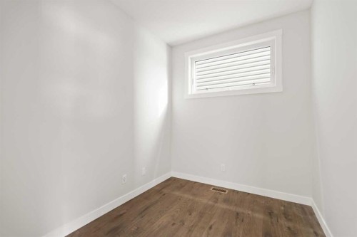 219 Silver Spruce Grove Sw, Calgary, AB 