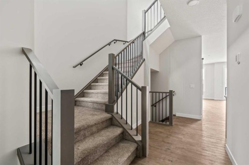 219 Silver Spruce Grove Sw, Calgary, AB 