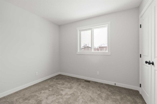 219 Silver Spruce Grove Sw, Calgary, AB 