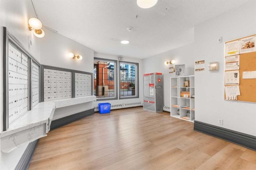 518-126 14 Avenue Sw, Calgary, AB - Indoor Photo Showing Other Room