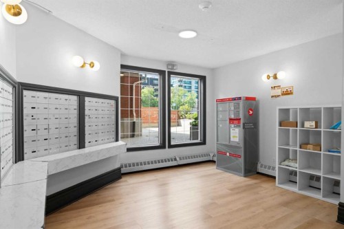 518-126 14 Avenue Sw, Calgary, AB - Indoor Photo Showing Other Room