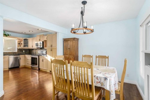 1315 Lake Michigan Crescent Se, Calgary, AB - Indoor Photo Showing Dining Room