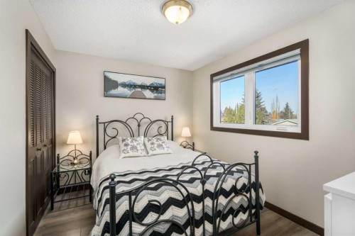 1315 Lake Michigan Crescent Se, Calgary, AB - Indoor Photo Showing Bedroom