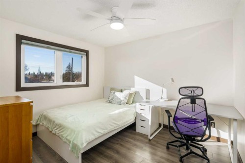 1315 Lake Michigan Crescent Se, Calgary, AB - Indoor Photo Showing Bedroom