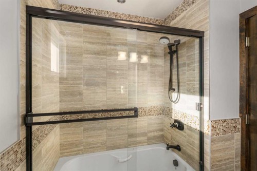 1315 Lake Michigan Crescent Se, Calgary, AB - Indoor Photo Showing Bathroom