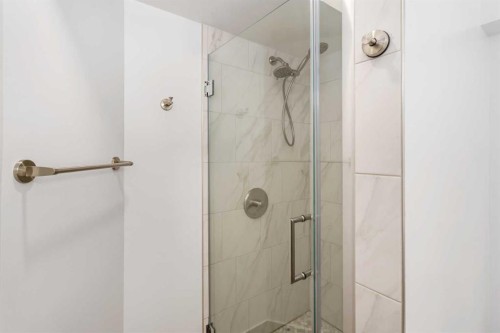 1315 Lake Michigan Crescent Se, Calgary, AB - Indoor Photo Showing Bathroom