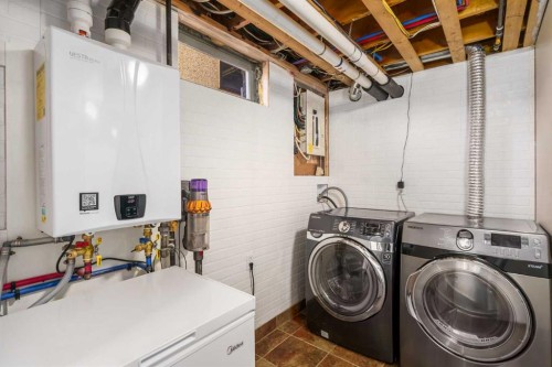 1315 Lake Michigan Crescent Se, Calgary, AB - Indoor Photo Showing Laundry Room