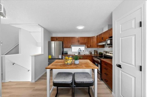 11 Copperfield Court Se, Calgary, AB - Indoor