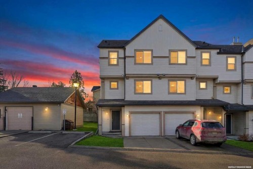 11 Copperfield Court Se, Calgary, AB - Outdoor With Facade