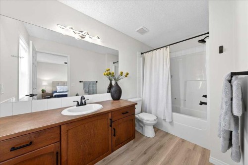11 Copperfield Court Se, Calgary, AB - Indoor Photo Showing Bathroom