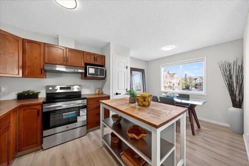 11 Copperfield Court Se, Calgary, AB - Indoor Photo Showing Kitchen