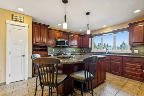 1507 Cayuga Drive Nw, Calgary, AB - Indoor Photo Showing Kitchen