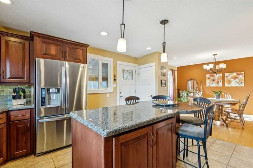 1507 Cayuga Drive Nw, Calgary, AB - Indoor Photo Showing Kitchen With Upgraded Kitchen