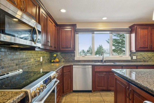1507 Cayuga Drive Nw, Calgary, AB - Indoor Photo Showing Kitchen