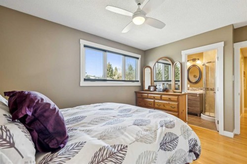 1507 Cayuga Drive Nw, Calgary, AB - Indoor Photo Showing Bedroom