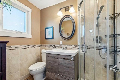 1507 Cayuga Drive Nw, Calgary, AB - Indoor Photo Showing Bathroom