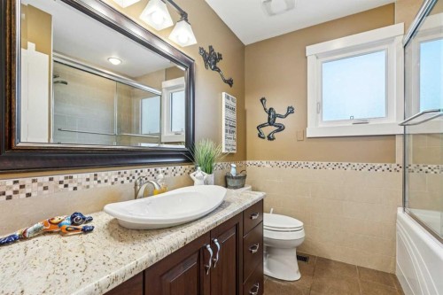 1507 Cayuga Drive Nw, Calgary, AB - Indoor Photo Showing Bathroom