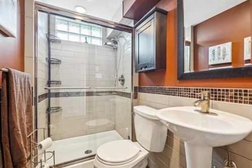 1507 Cayuga Drive Nw, Calgary, AB - Indoor Photo Showing Bathroom
