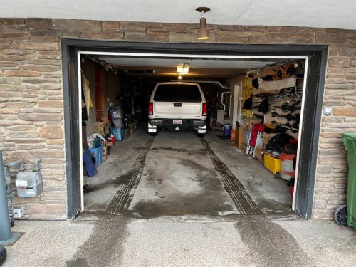 1507 Cayuga Drive Nw, Calgary, AB -  Photo Showing Garage
