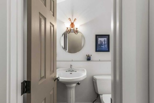 965 Lawrence Grassi Ridge, Canmore, AB - Indoor Photo Showing Bathroom